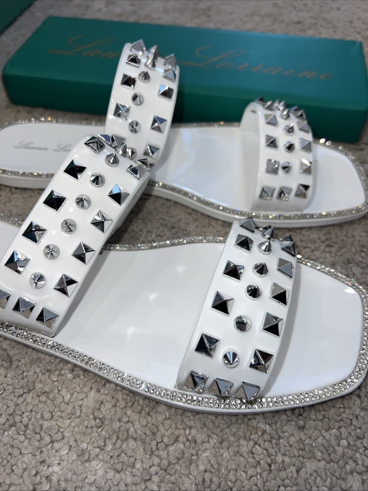 Lauren Lorraine Steel studs Rhinestones Patent White Leather Slides Size 9 NIB