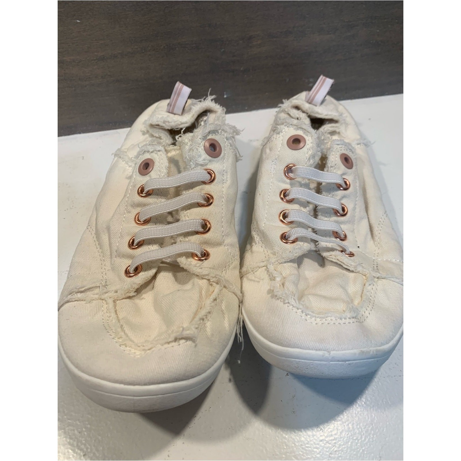 Vionic Beach Pismo Canvas Casual Sneakers Cream Size 9 Preppy Rich Mom