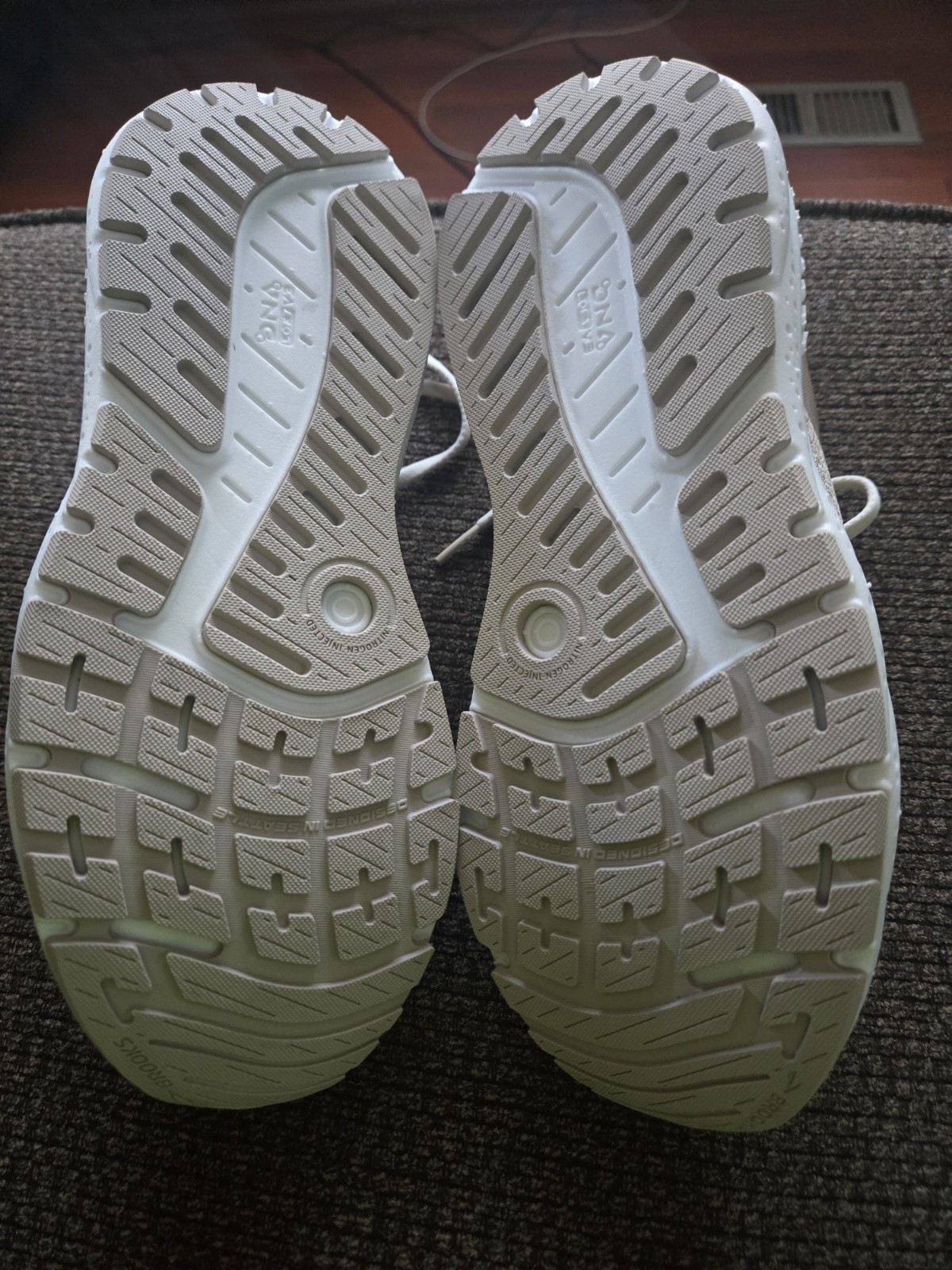 Brooks Ariel GTS 24 Womens Running Shoes Size 10.5