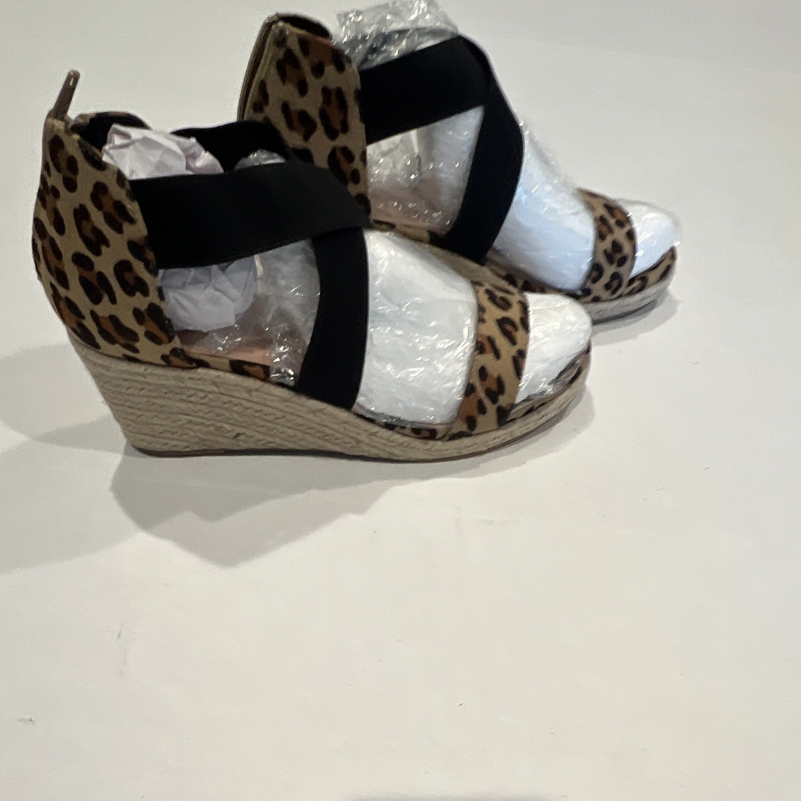 Women’s Size 9 With A 2 1/2 Inch Heel. Fabulous For Summertime.