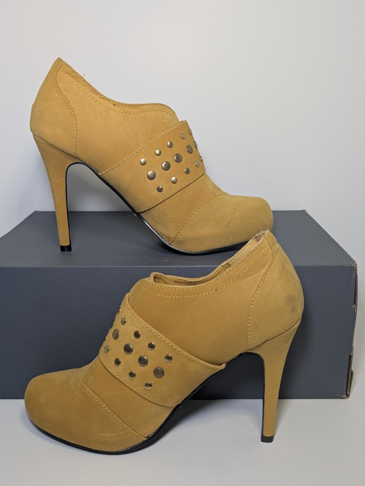 Liliana Mustard Yellow Suede Stiletto Booties Buckle Studded Ankle Shoes Size 8