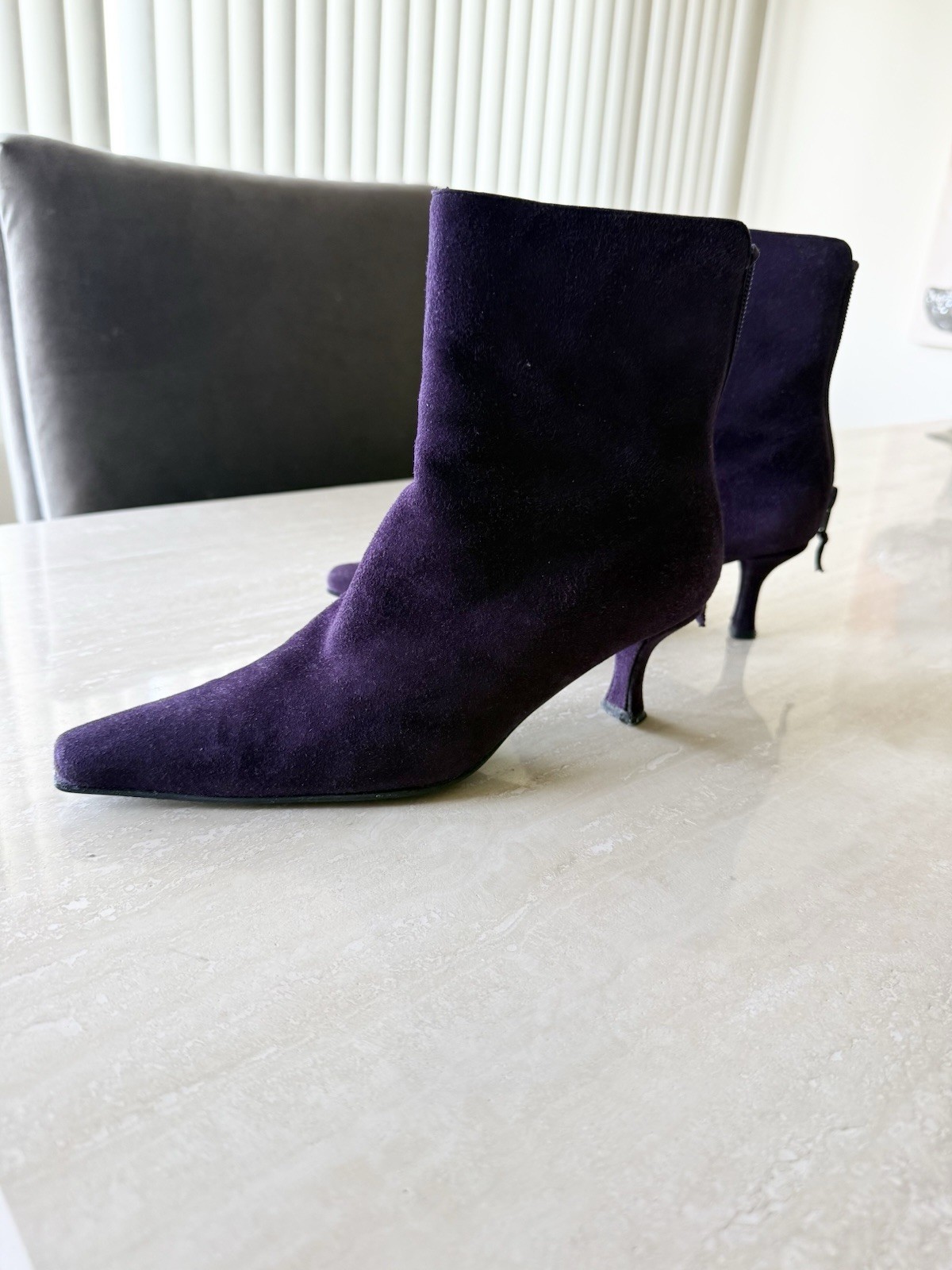 Stuart Weitzman Purple Suede Ankle Bootie Pointed Toe Kitten Heel Back Zip US 7