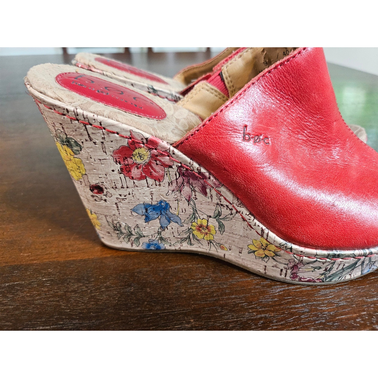 b.o.c. Wedge Sandals Womens 9 Red Floral Cork Print Leather Open Toe Mules