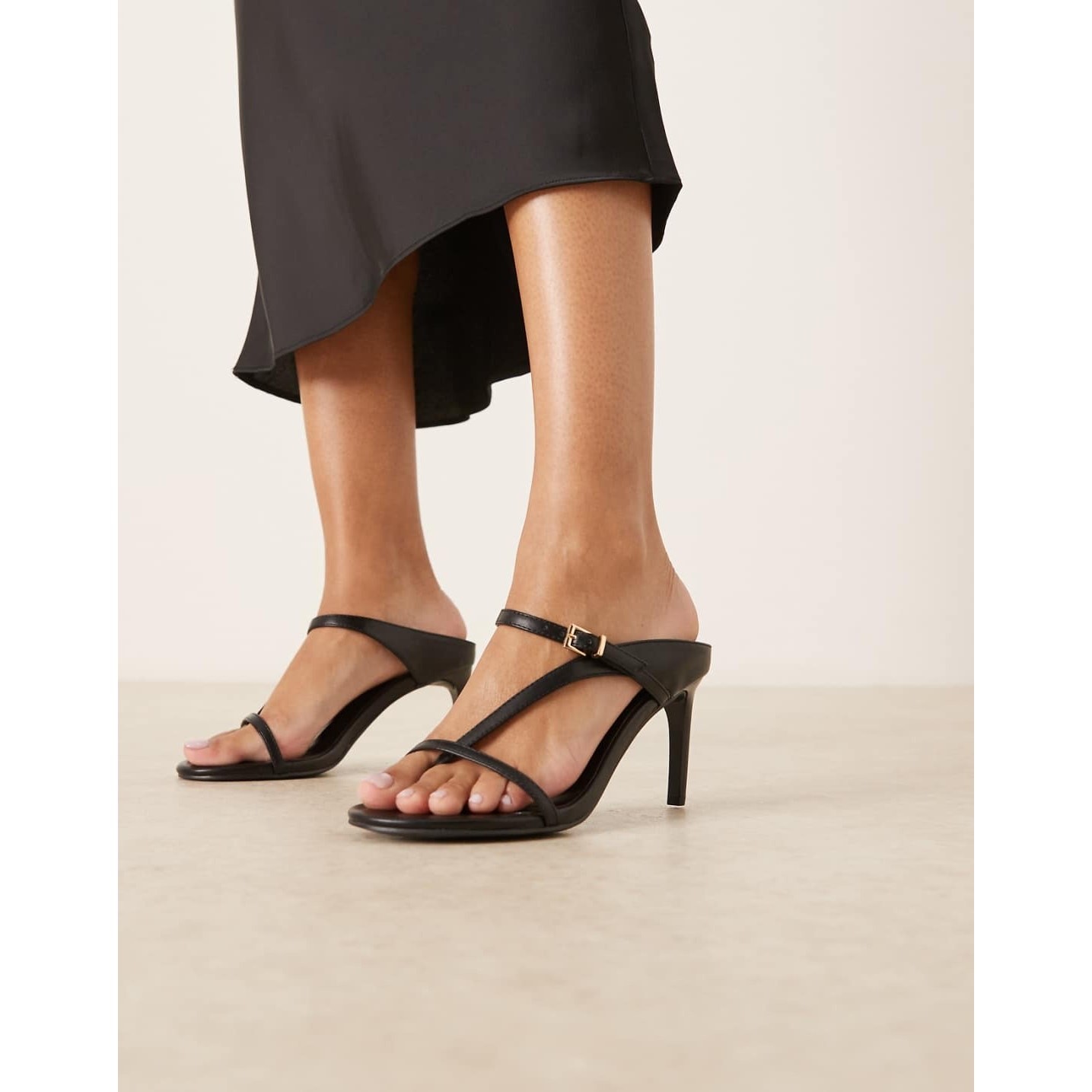 Glamorous Black Cross-Strap Heeled Mule Sandals – Size 8