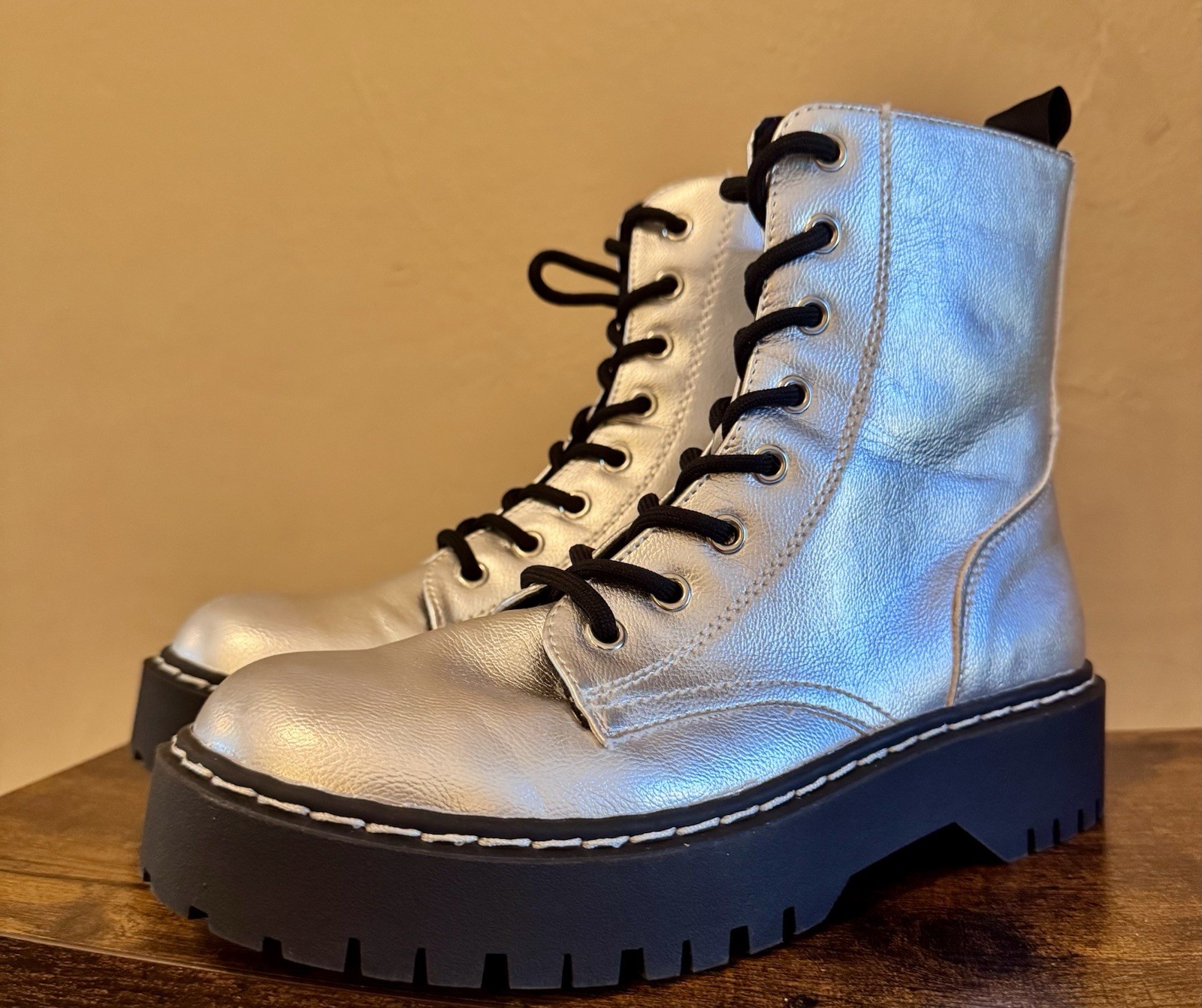 Sincerely Jules Harley Combat Boots Metallic Silver Women’s Sz 6.5