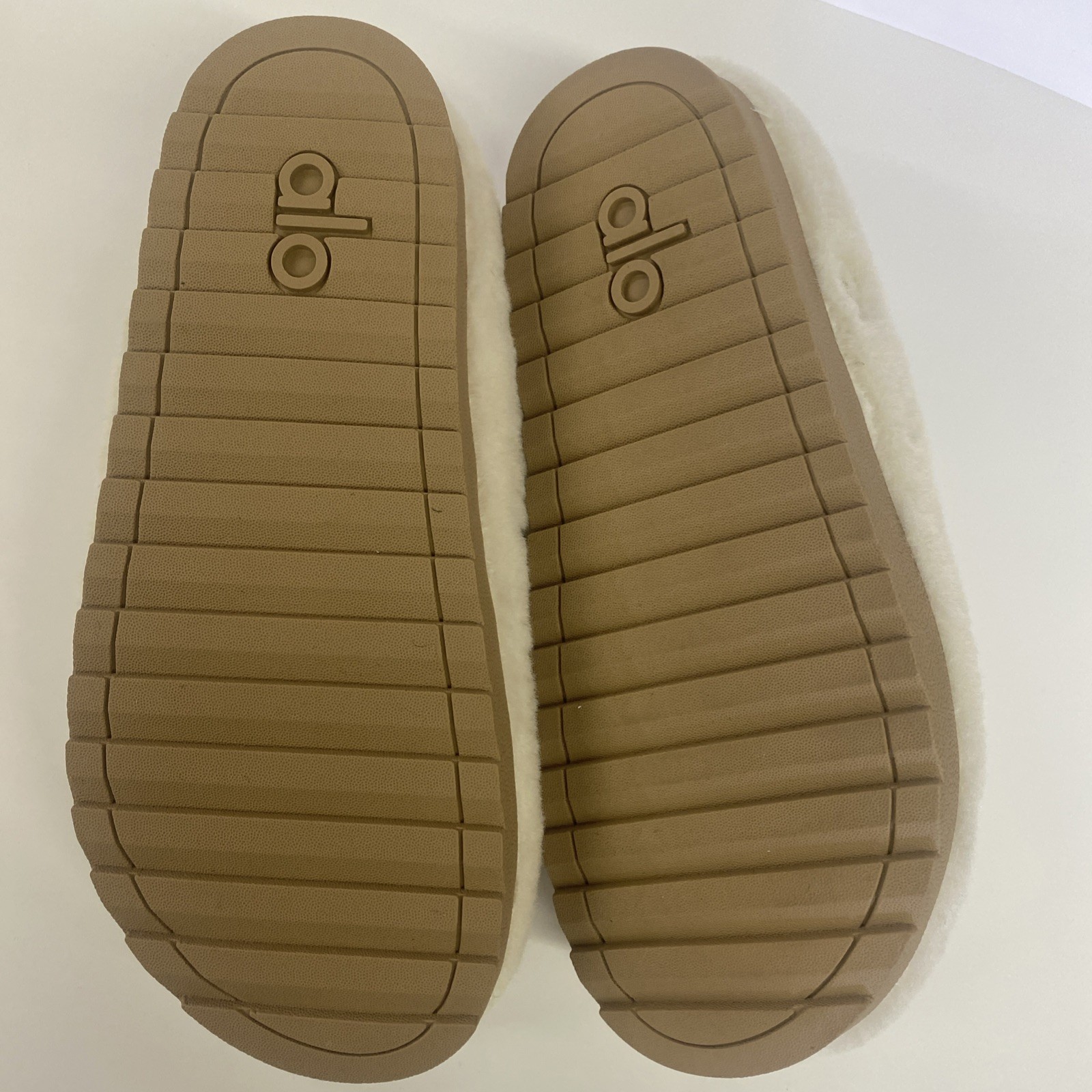 Alo Sherpa Recovery Mode Slipper Shoe M 5/W 6.5 Cream