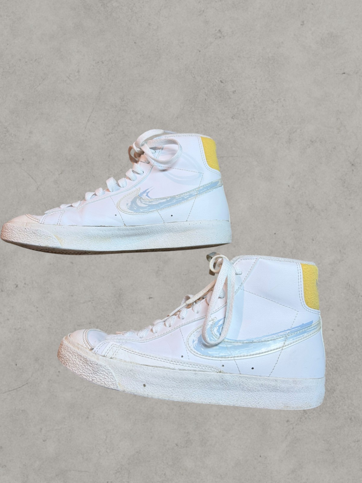 Nike Retro 90s Women’s High Tops Size 7.5 Pastel Blue Swoosh Yellow Logo Vintage