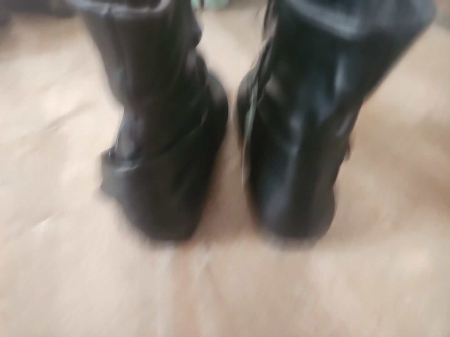 Vepose New York Women’s size 6 zip side Strappy booties *NWT* Weather Resistant