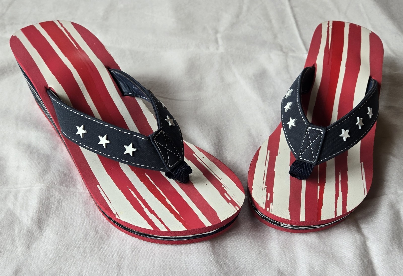 NEW American Flag Wedge Flip Flops Sandals Lg 9-10 Patriotic Beach Pool Vacation