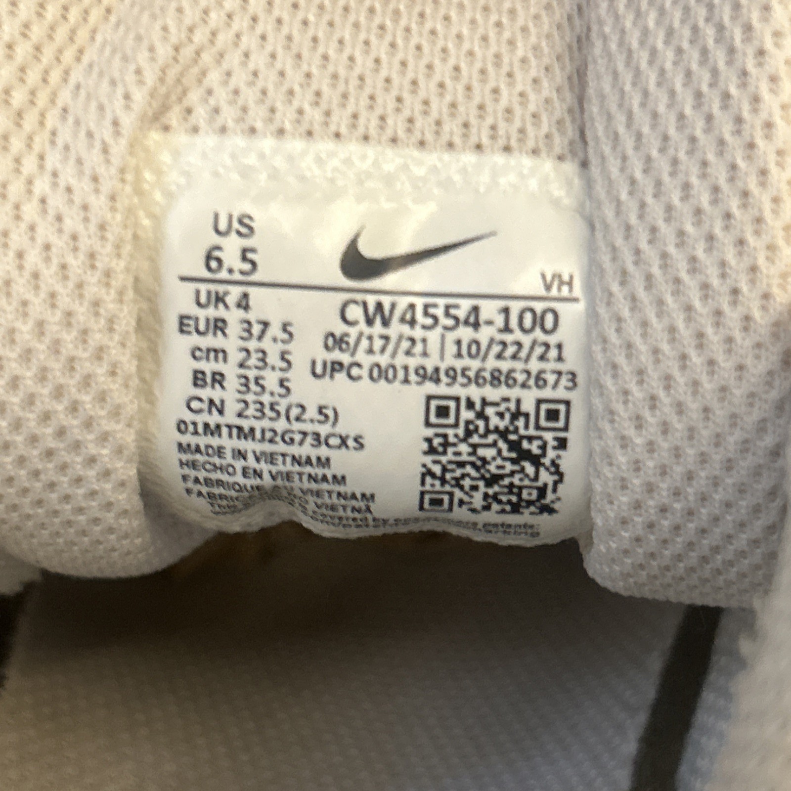 Nike Air Max SC Women’s Sneaker CW4554-100 US Size 6.5 White / Metallic Platinum