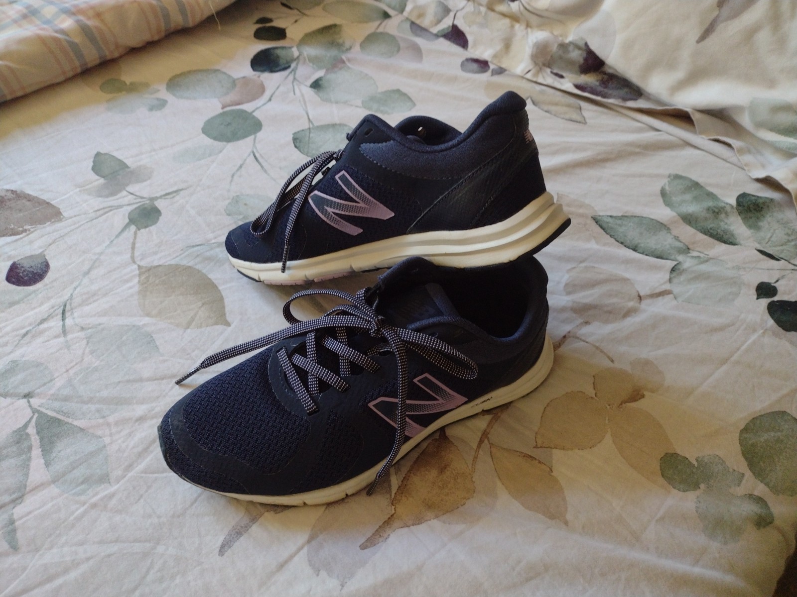 Women’s New Balance Navy Blue/Lavender Sneakers Size 7