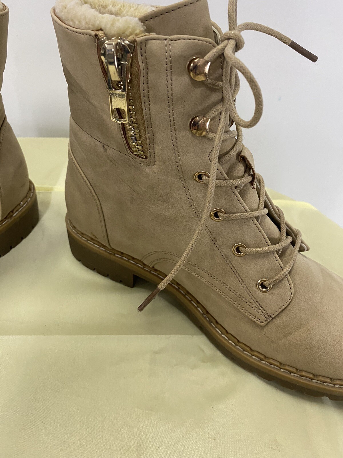 Justfab Illona Women’s Classy Combat Style Boot. Light beige Size 8.5