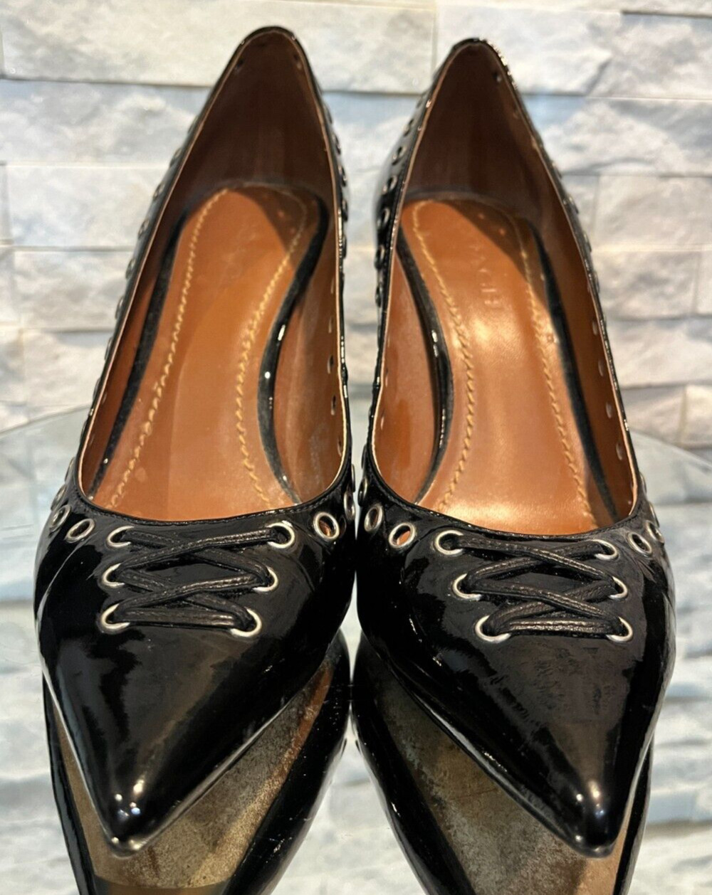 EUC Women’s COACH Varick Pump Grommets & Lace Patent Leather 3.25″ Heel Black 9