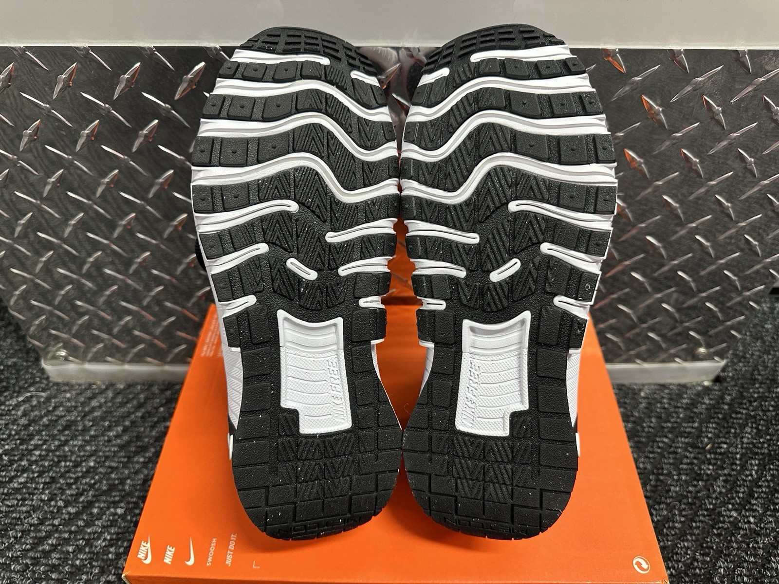Size 9 – Nike Wmns Free Metcon 6 ‘Black White’ FJ7126-001