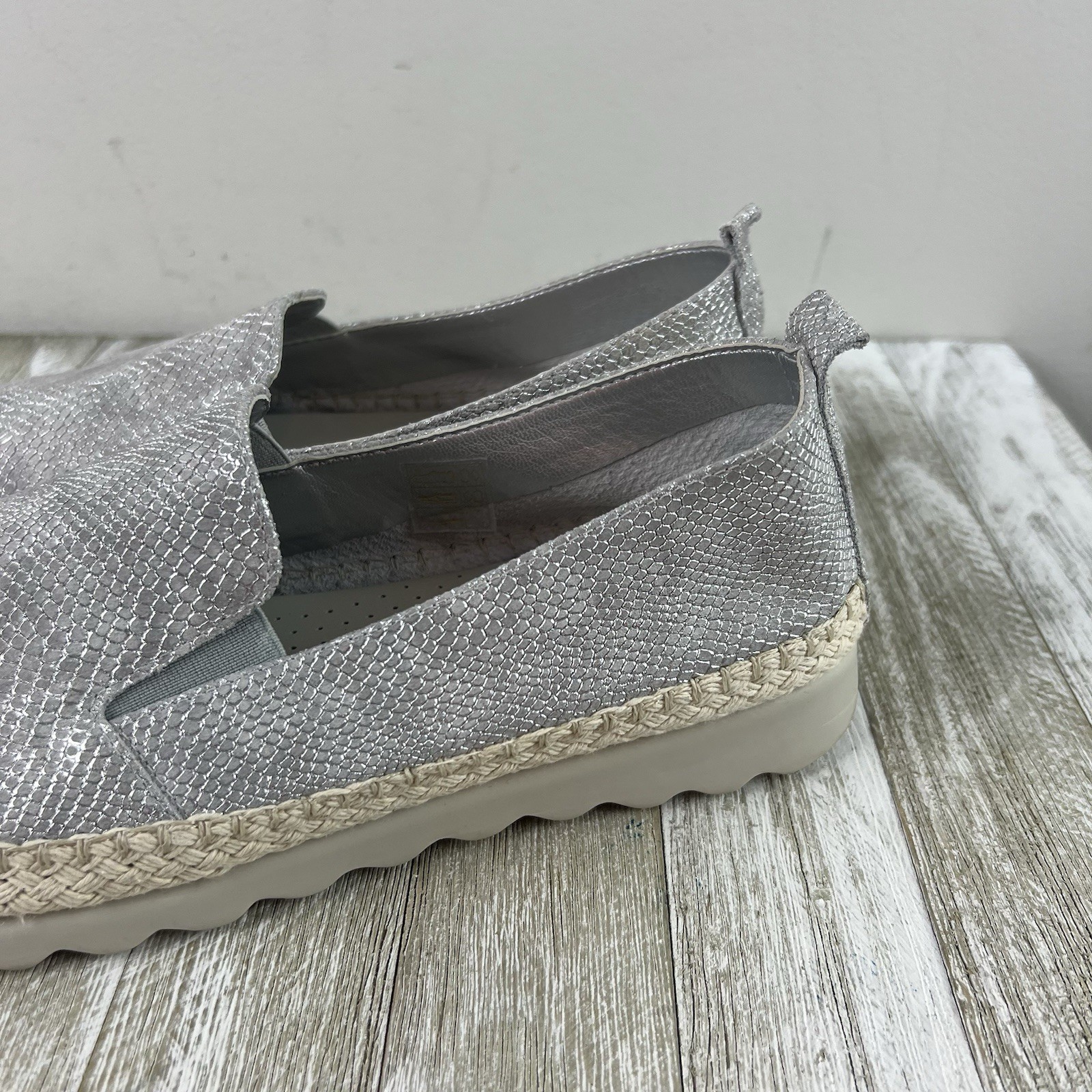 The FLEXX Shoes CHAPPIE Silver Milos Loafers Snakeskin Embossed Espadrille 9.5