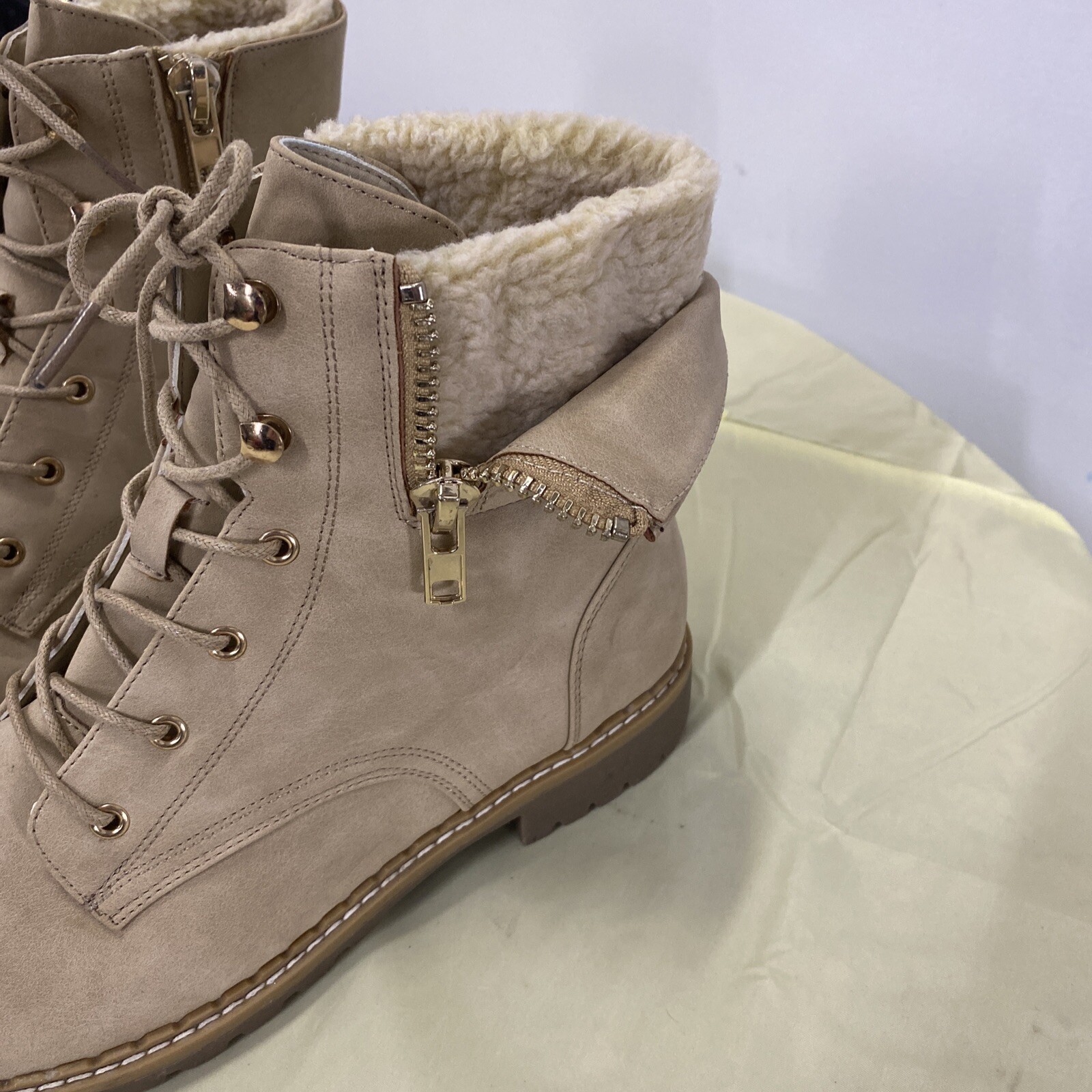 Justfab Illona Women’s Classy Combat Style Boot. Light beige Size 8.5