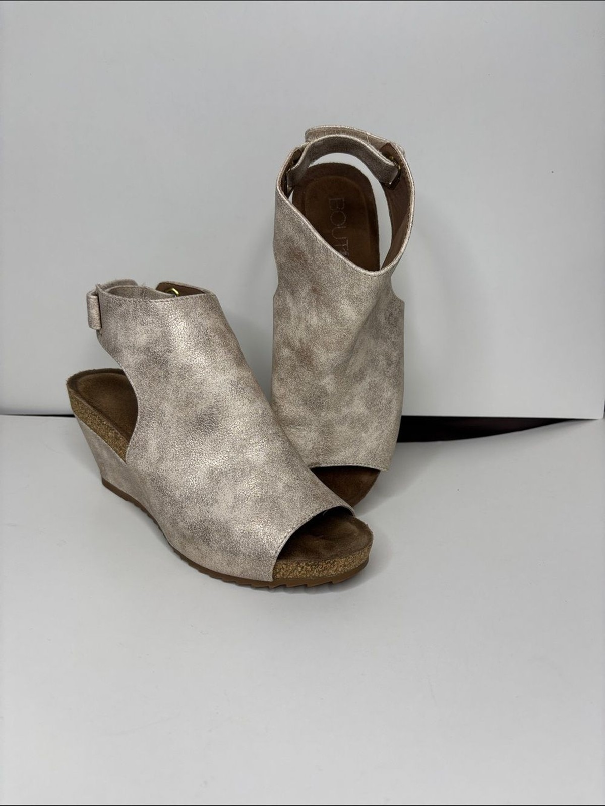 Boutique by Corky size 7 Peep-Toe Slingback Wedge in Shimmery Taupe
