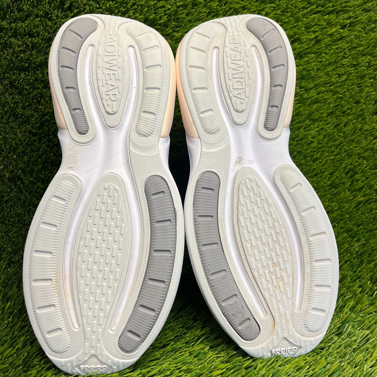 Adidas AlphaBounce+ Low Womens Size 9 White Gray Athletic Running Shoes Sneakers