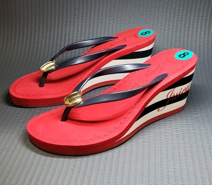 Juicy Couture «Laney» Wedge Thong Vintage Y2K Gold Apple J263000 Red Sz 8 RARE