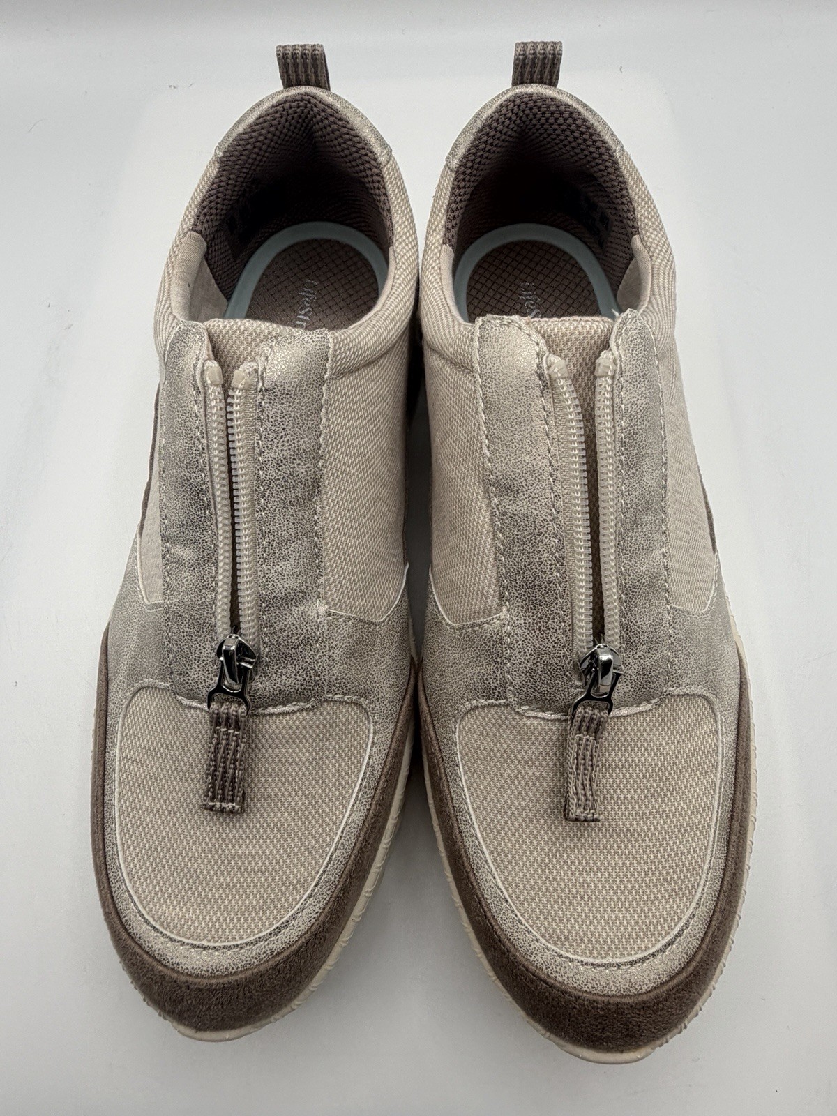 BZees Winner Comfort Sneaker, Women’s 9M, Beige,Gold Metallic Accents,Zip,NIB