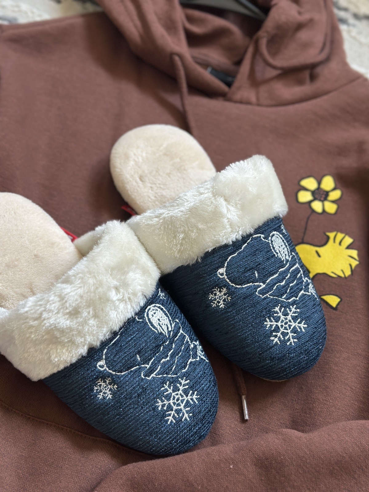 PEANUTS Snoopy Memory Furry Foam Holiday Slipper Sizes M/L Japan