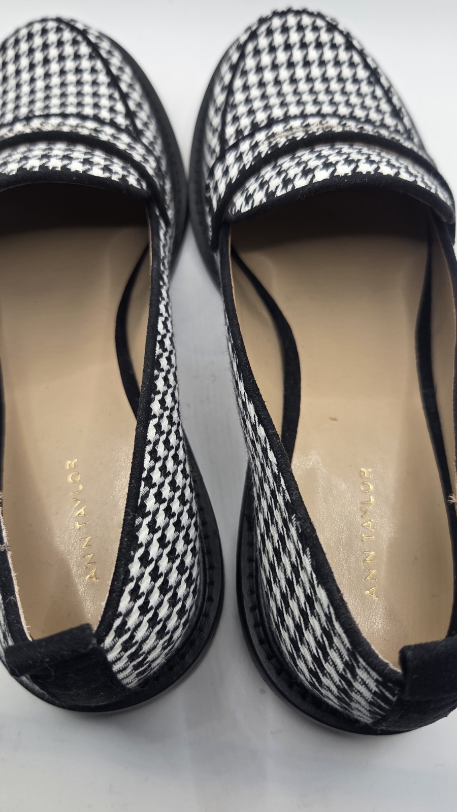 ANN TAYLOR Preppy/ Retro Loafer Flats Size 7 Black And White Slip Ons
