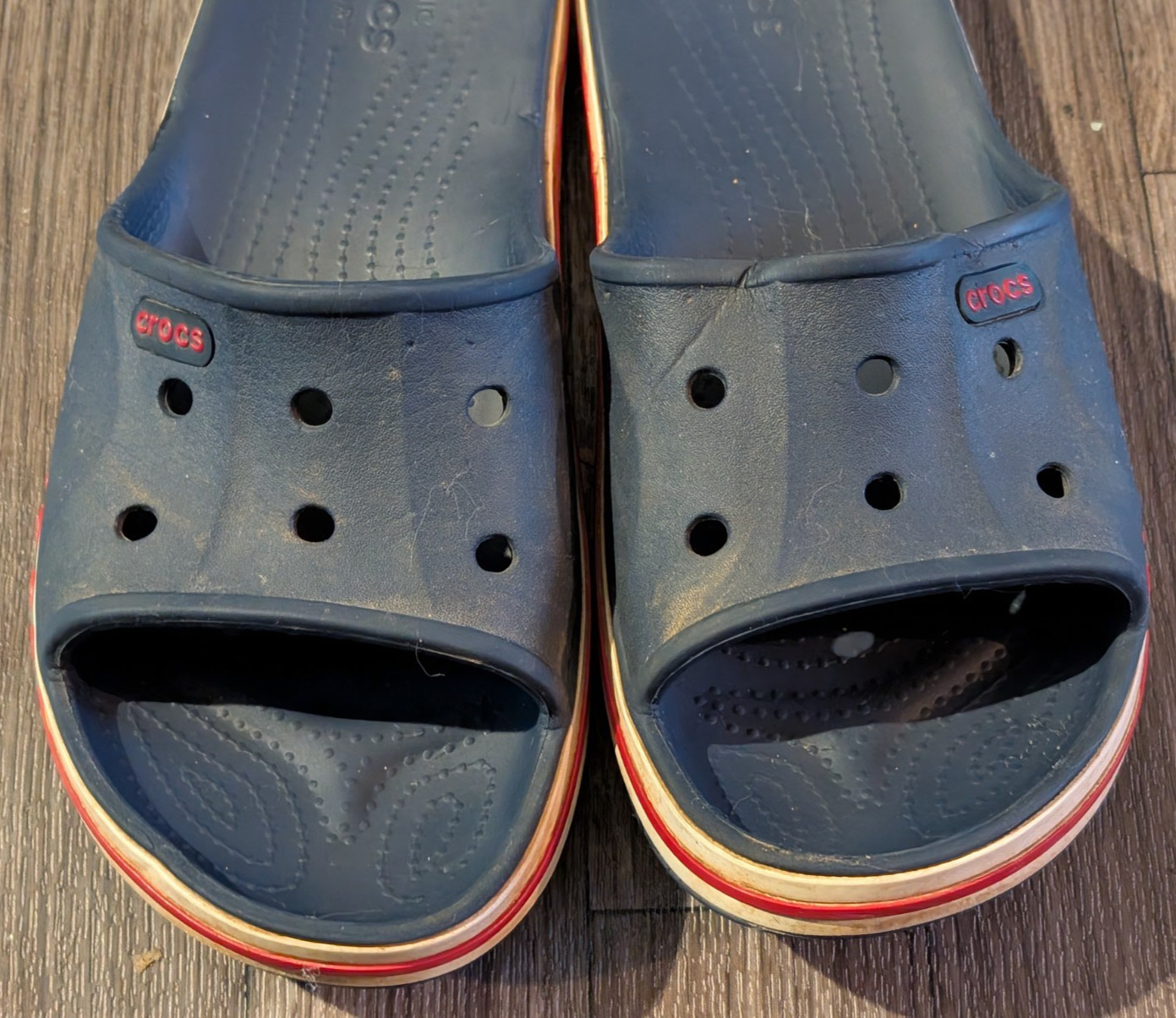 CROCS Bayaband Slide Unisex Sandals Men’s 8 / Women’s 10 Navy Blue Red Stripe