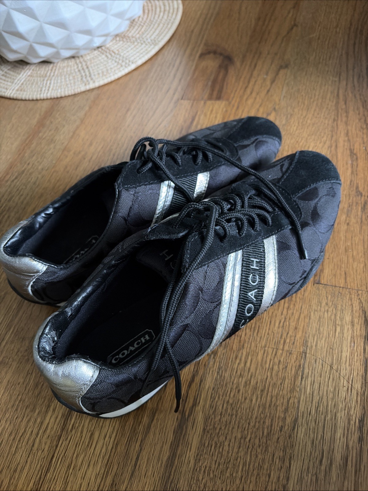Women’s Tennis Shoes 8 Black COACH JAYME Silver Lace Up Stripes Black Silver