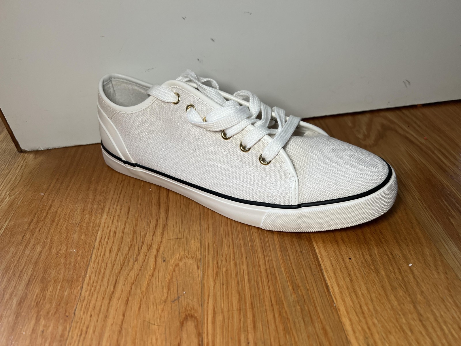 JustFab Shoes Womens Size 11 White All Chill Canvas Low Top Lace Up Sneakers