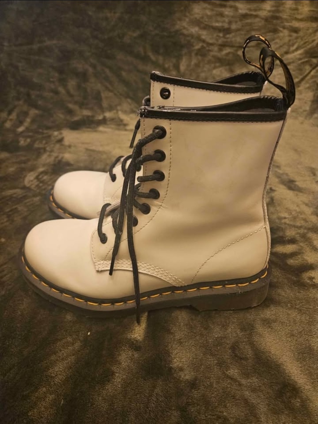 Dr. Martens 1460 Smooth Leather Boots White Women’s US 7 EU 38 UK 5 NIB
