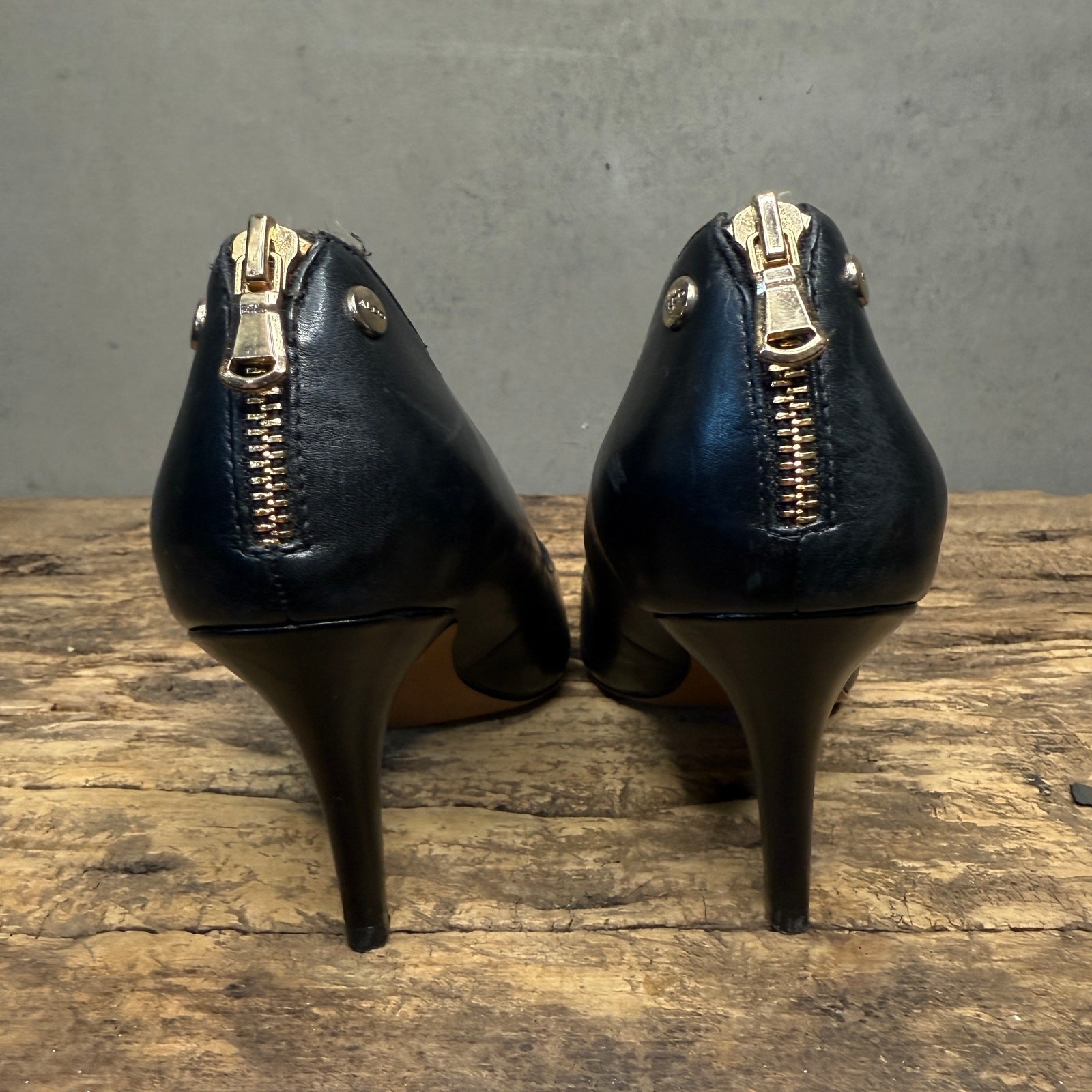 Aldo Black Leather Back Zip Gold Zipper Stiletto Pump Women’s 8.5 EUR 39