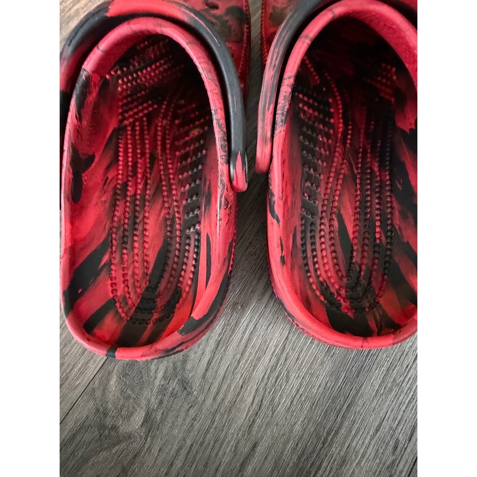 Crocs Classic Marbled Clogs Red Black Swirl Women’s 6 Slip On Lightweight Shoe