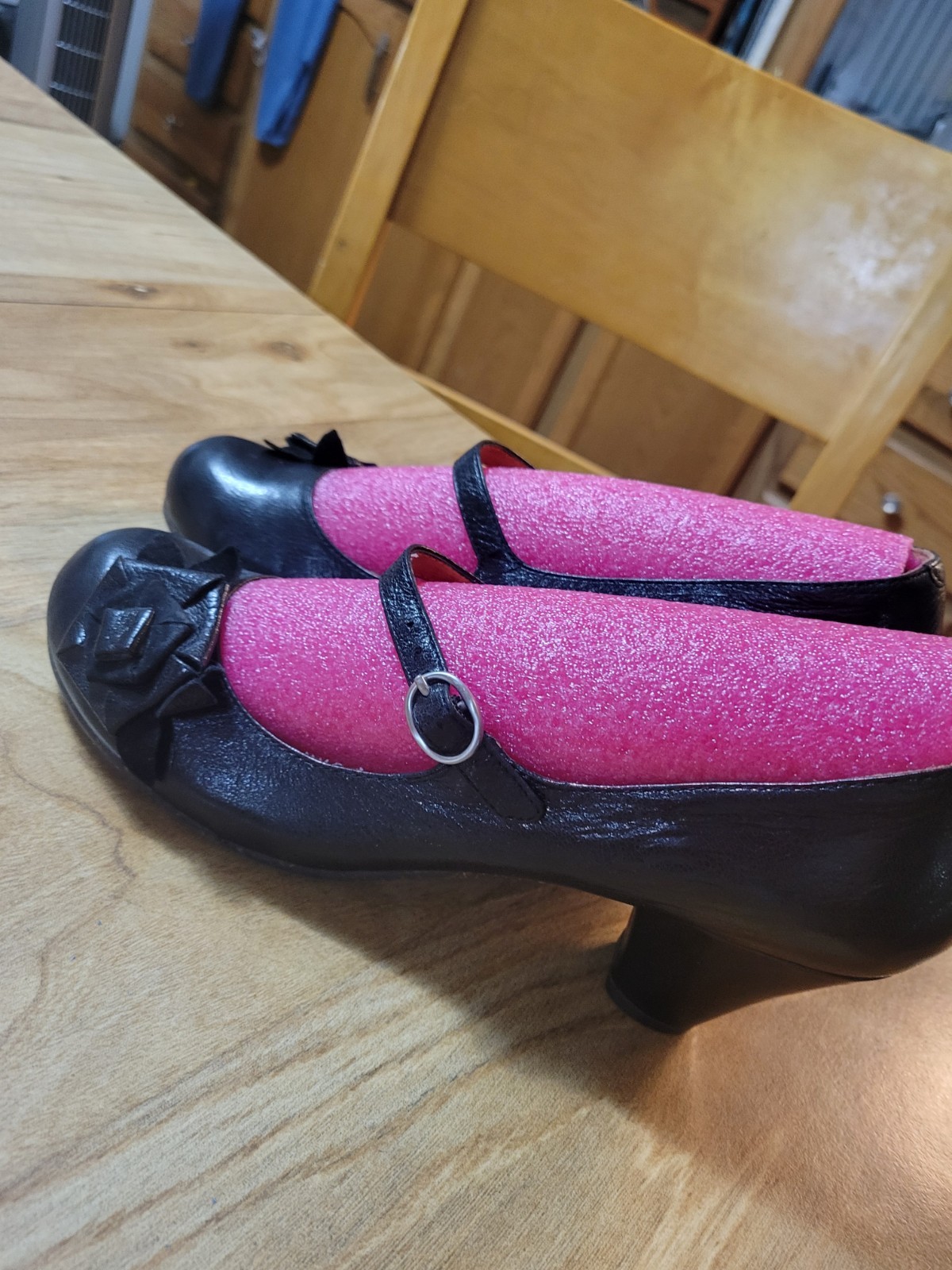 Black Leather Shallow Toe Mary Jane Style Pump By NAYA sz 9-W. Immaculate Condtn