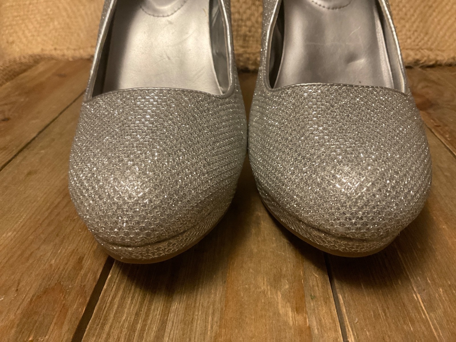 Worthington Hula Silver Glitter Platform Pumps Heels Metallic Comfort Size 7.5M