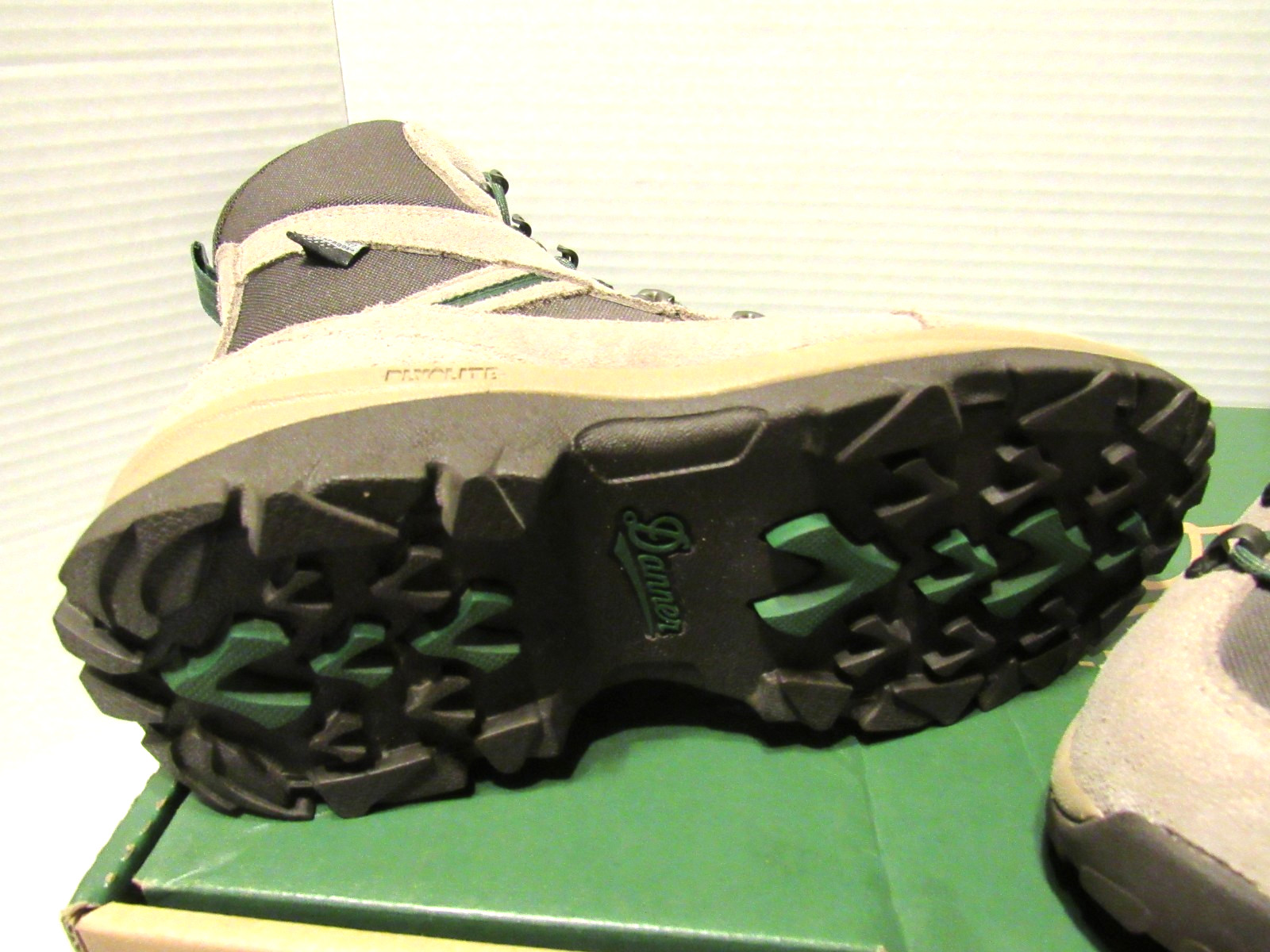 DANNER WOMENS WAYFINDER 8″ HUNTING BOOTS SIZE 6.5 IN EXCELLENT CONDITION