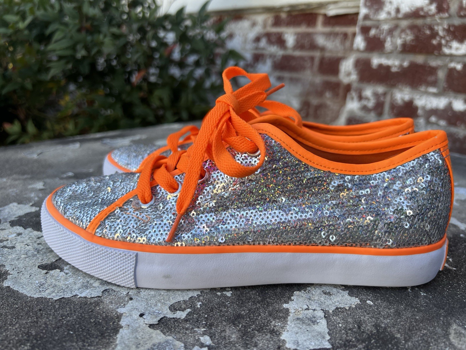Gotta Flurt Pizzazz Womens Silver Sequin with Orange Accents Shoes Sneakers Sz 3