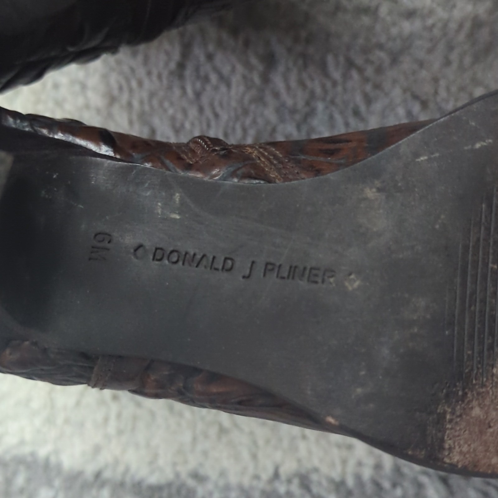 Donald J Pliner Loni Brown Croc-Embossed Leather Ankle Bootie Zip Buckle 6