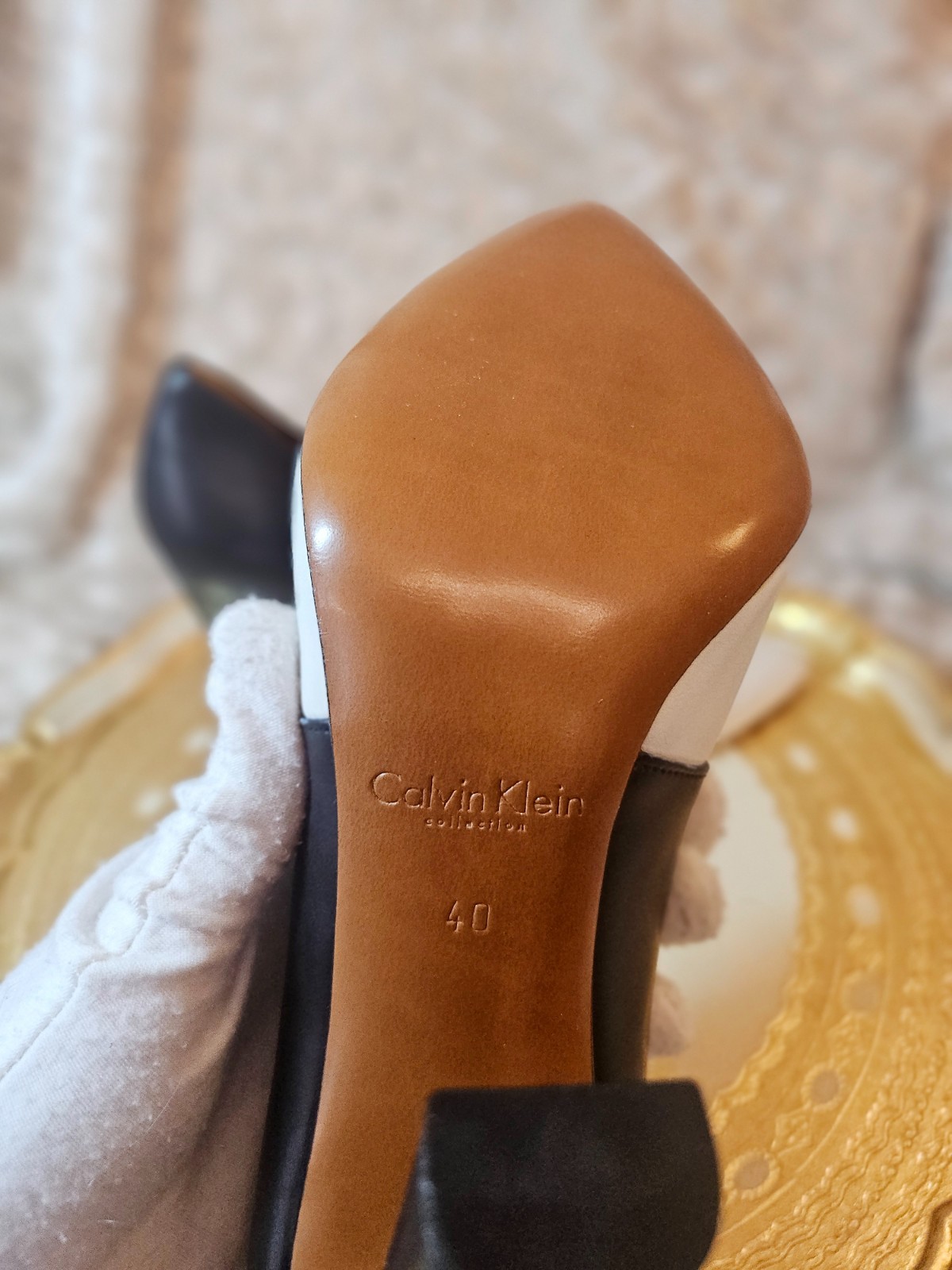 $1.1K Calvin Klein Collection Black & White Pumps 40 (IT), fits 9 (US), NIB