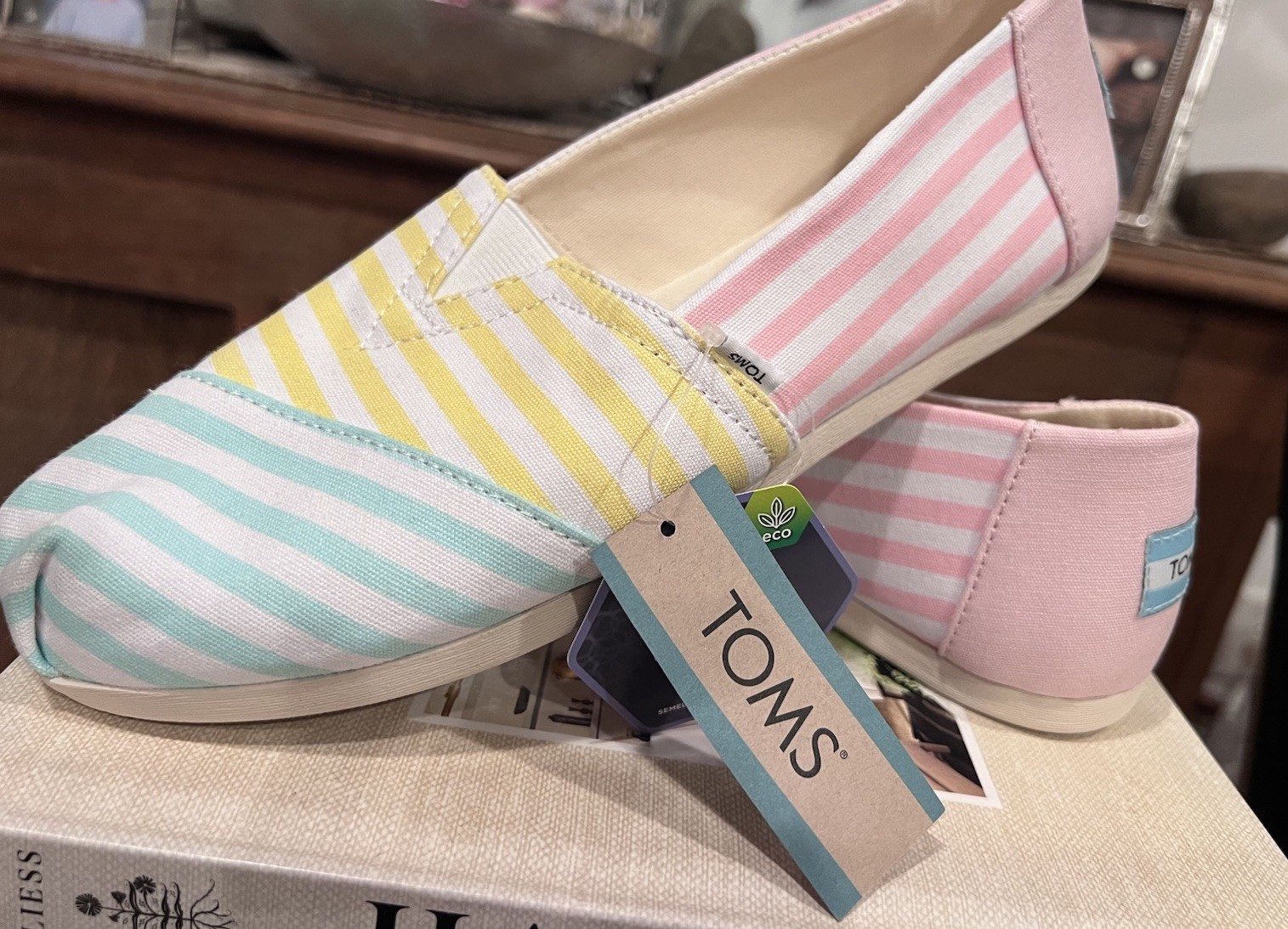 TOMS NWT Women’s Slip-On Pastel Multi Stripe Colorblock Canvas Shoe Size 9