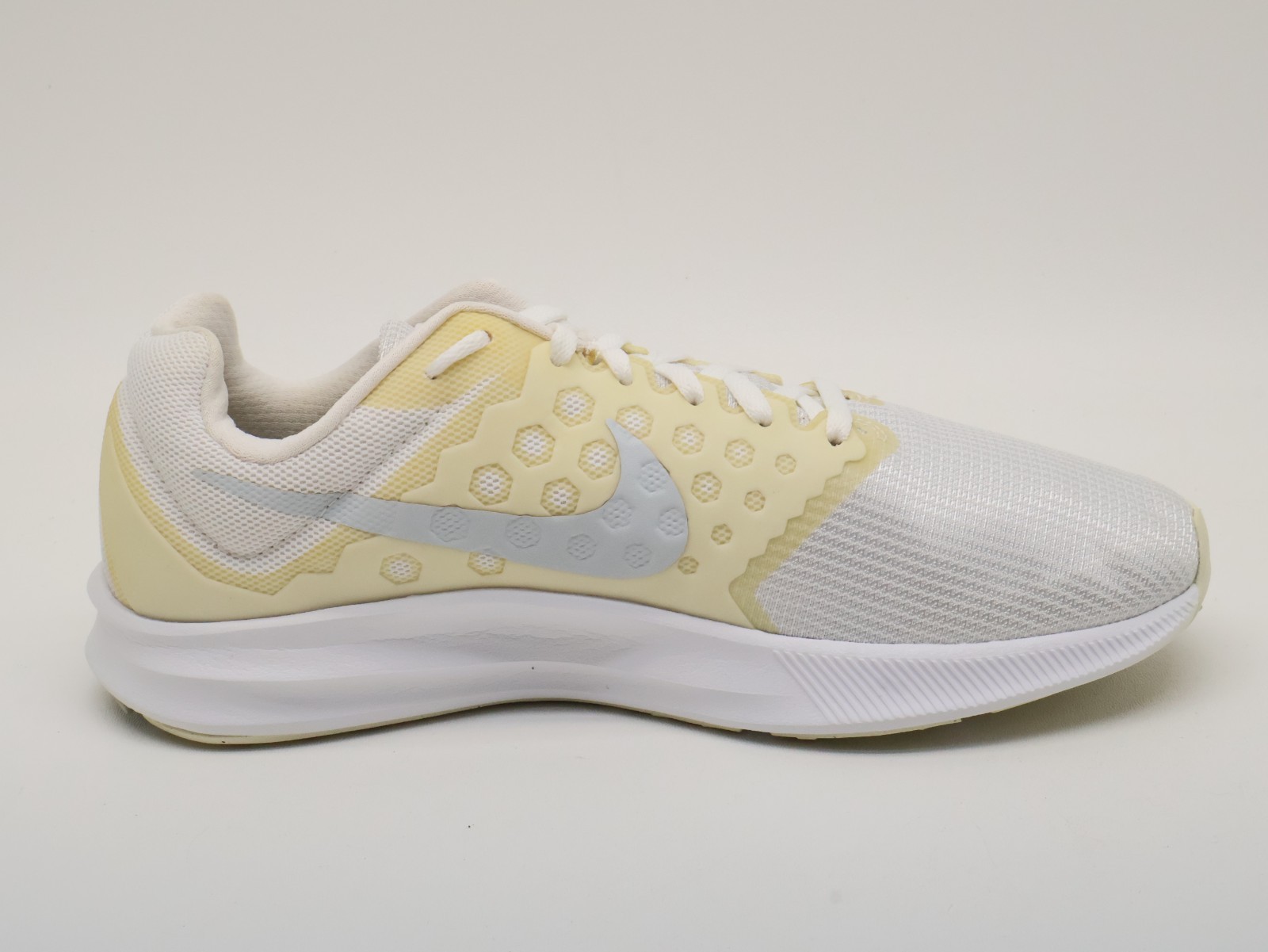 Nike Downshifter 7.5 Women’s Running Sneakers 852466-100 Size 11