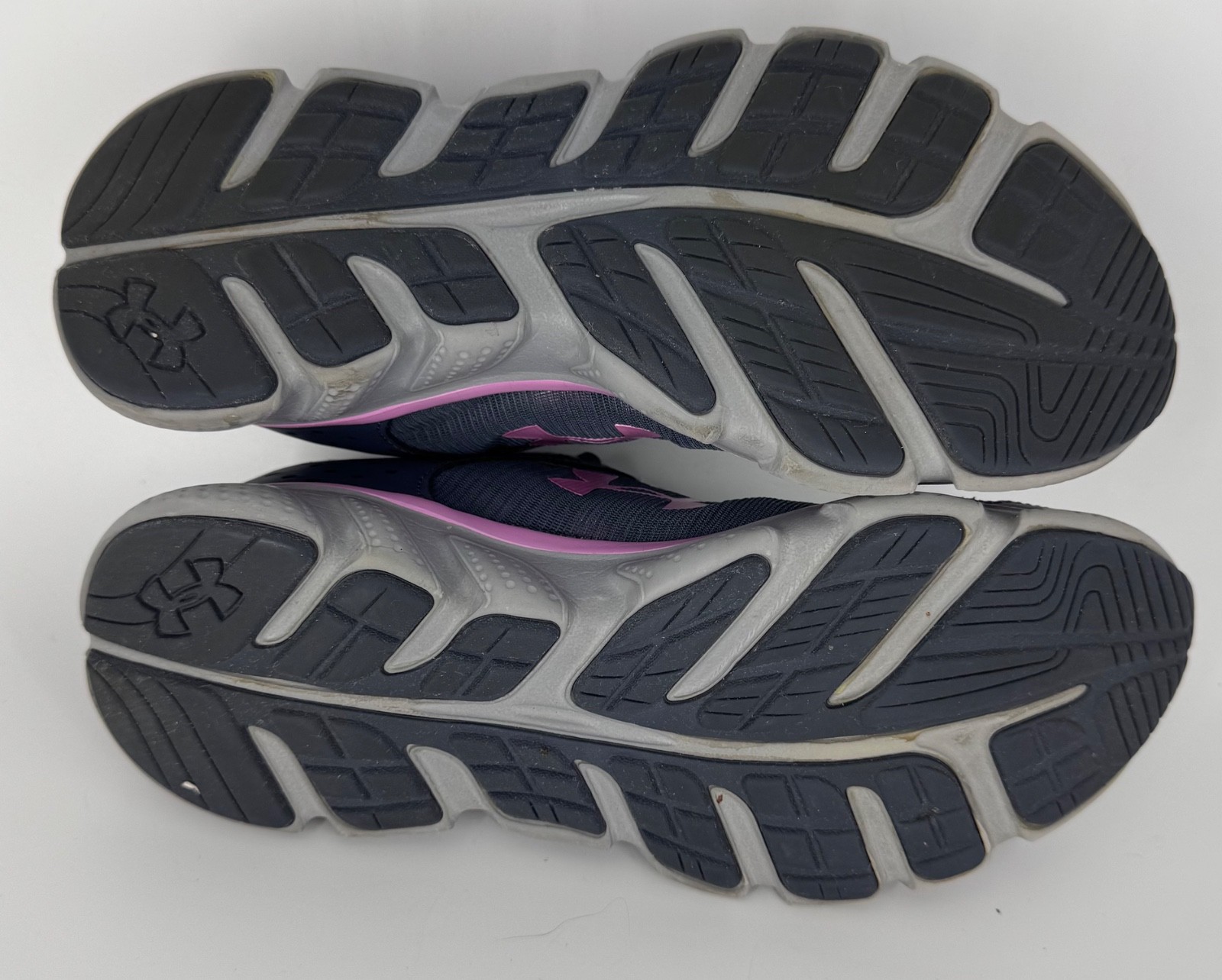 EUC Under Armour Micro G Assert Six Gray Navy Lavender Running Shoes Womens Sz 7