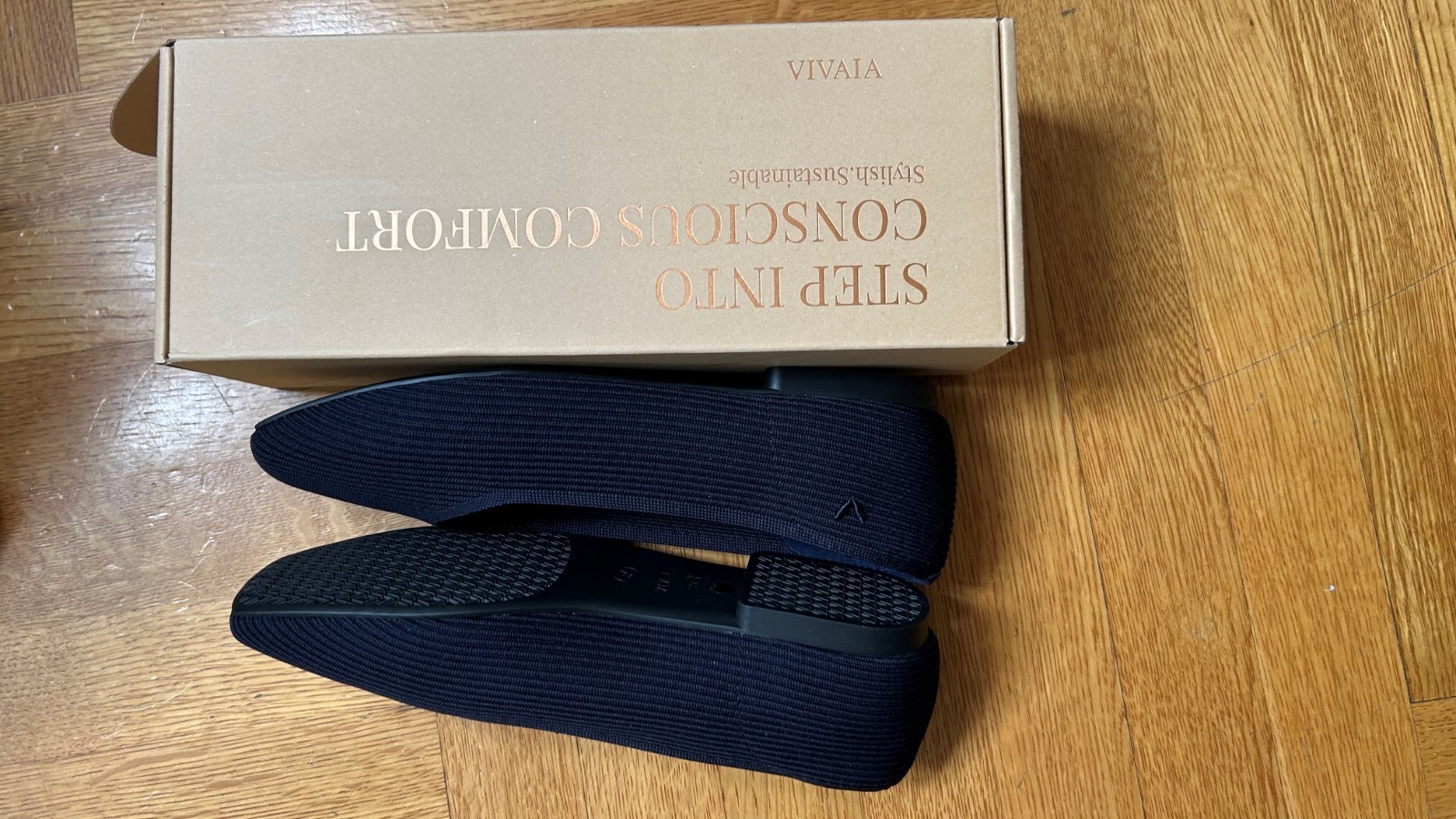 NIB Vivaia Square-Toe Margot 2.0 V-Cut Flats Blue 39.5/8.5 Wide