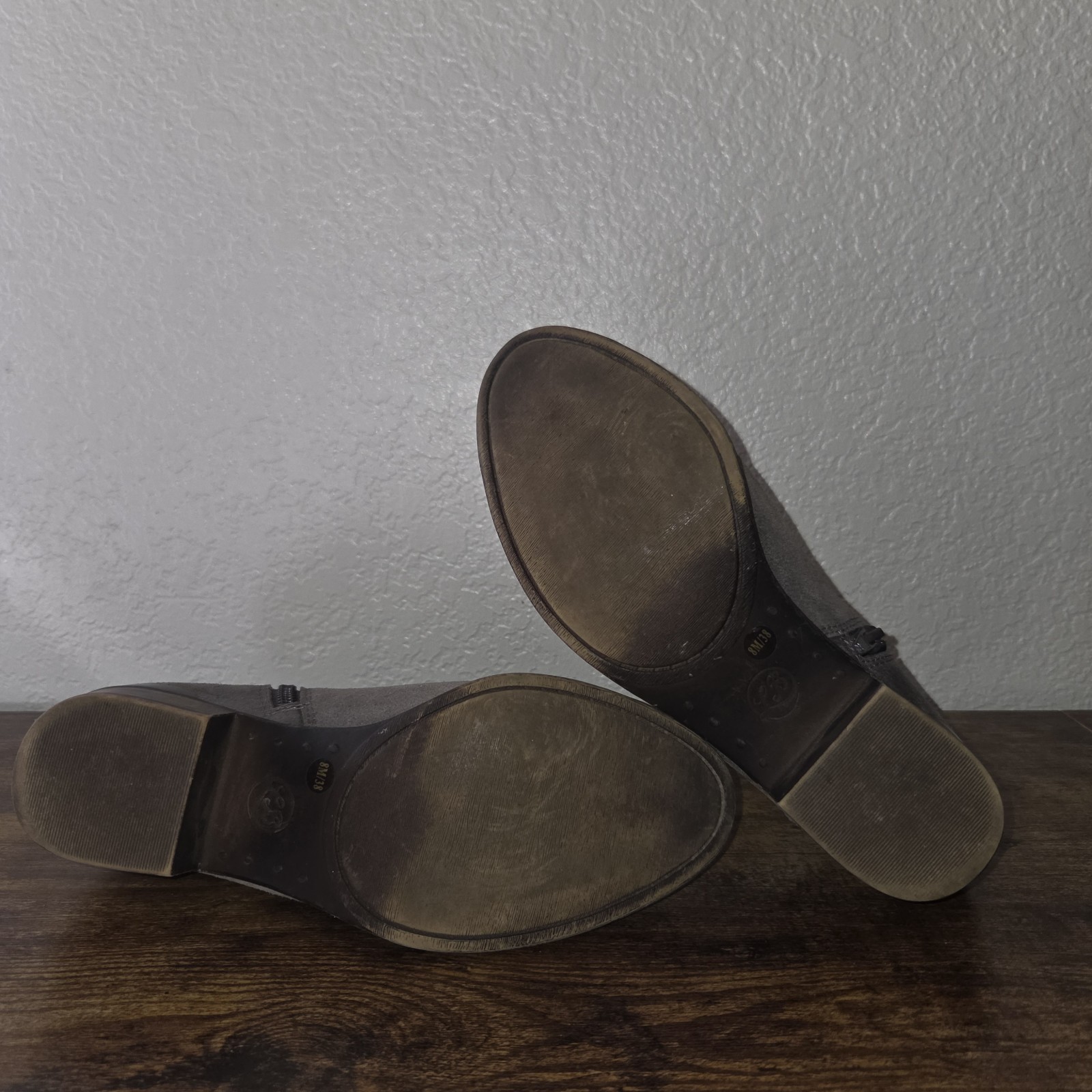 Lucky Brand Low Ankle Metal Detail Grey Western Suede Bootie US 8M 38 Women’s