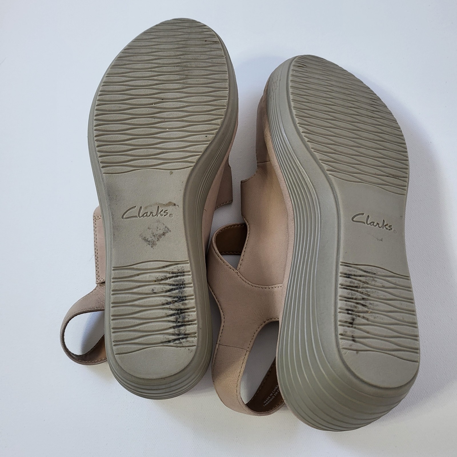 Clarks Size 9.5 W Soft Cushion Reedly Juno Wedge 2.5″ Heel Sandals Triple Strap