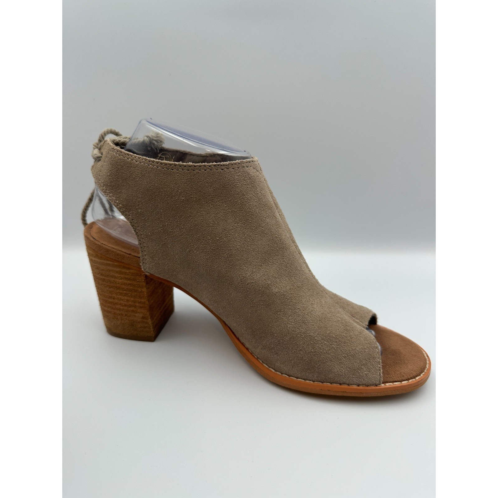 New TOMS Majorca Peep Toe Booties 9 Taupe Suede Block Heel Boho Festival Sandals
