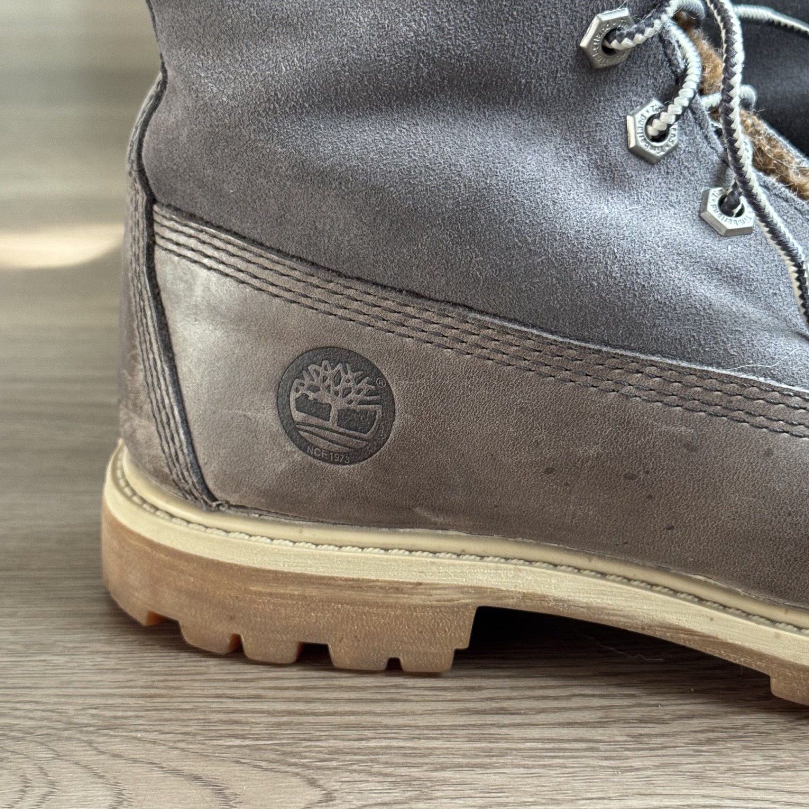 Timberland brown fur lined lace up brown boots women size 8
