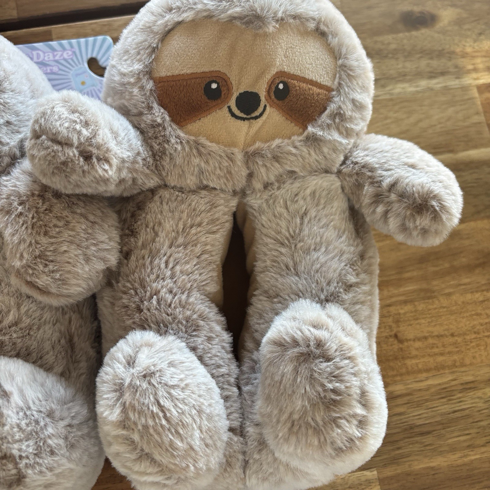 Rainbow Daze Sloth Animal Plush Women’s Slippers Size M 7/8 Stuffed Animal NWT