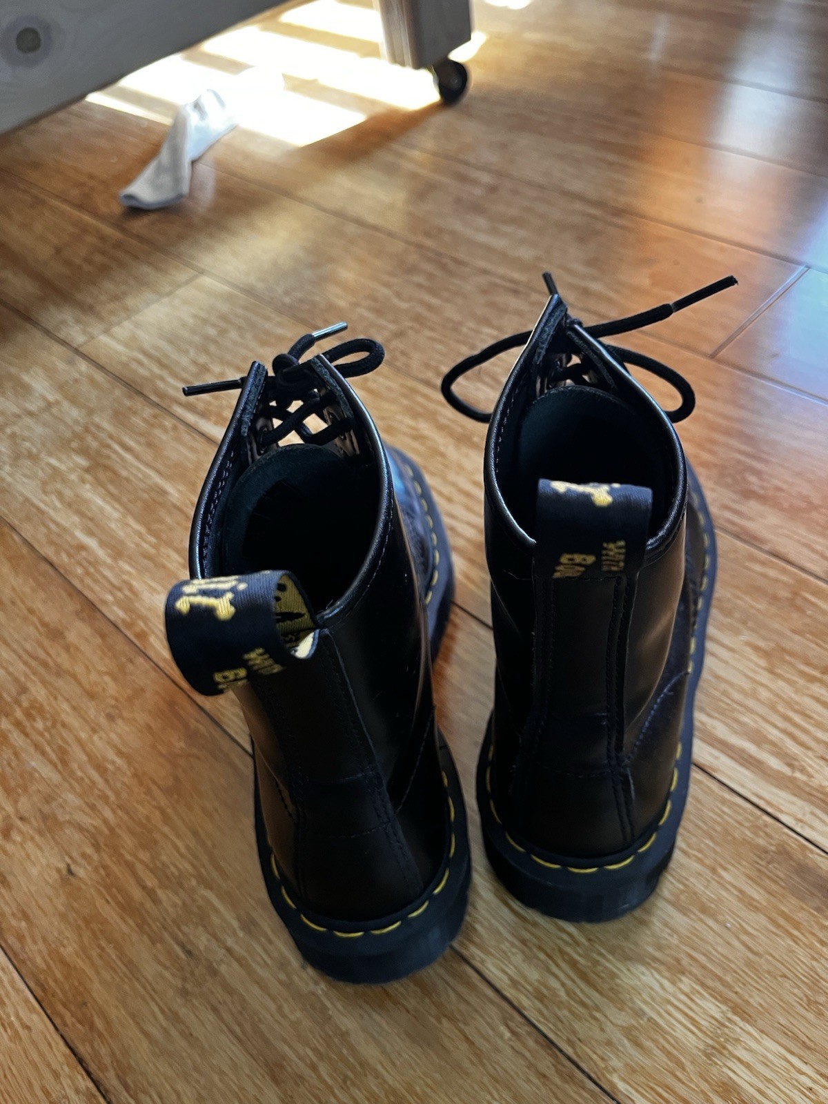 Dr. Martens 1460 Women’s Smooth Leather 8 Eyelet Boots Size 9 – Black