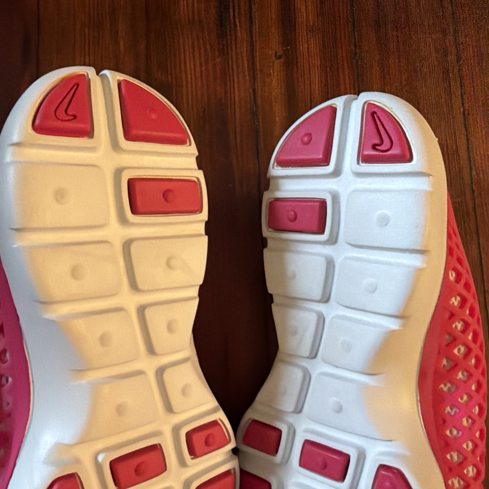 NIKE AIR Rejuven8 Running Shoes Women Size 8.5 Rare Pink hard to find!!! ❤️🔥❤️