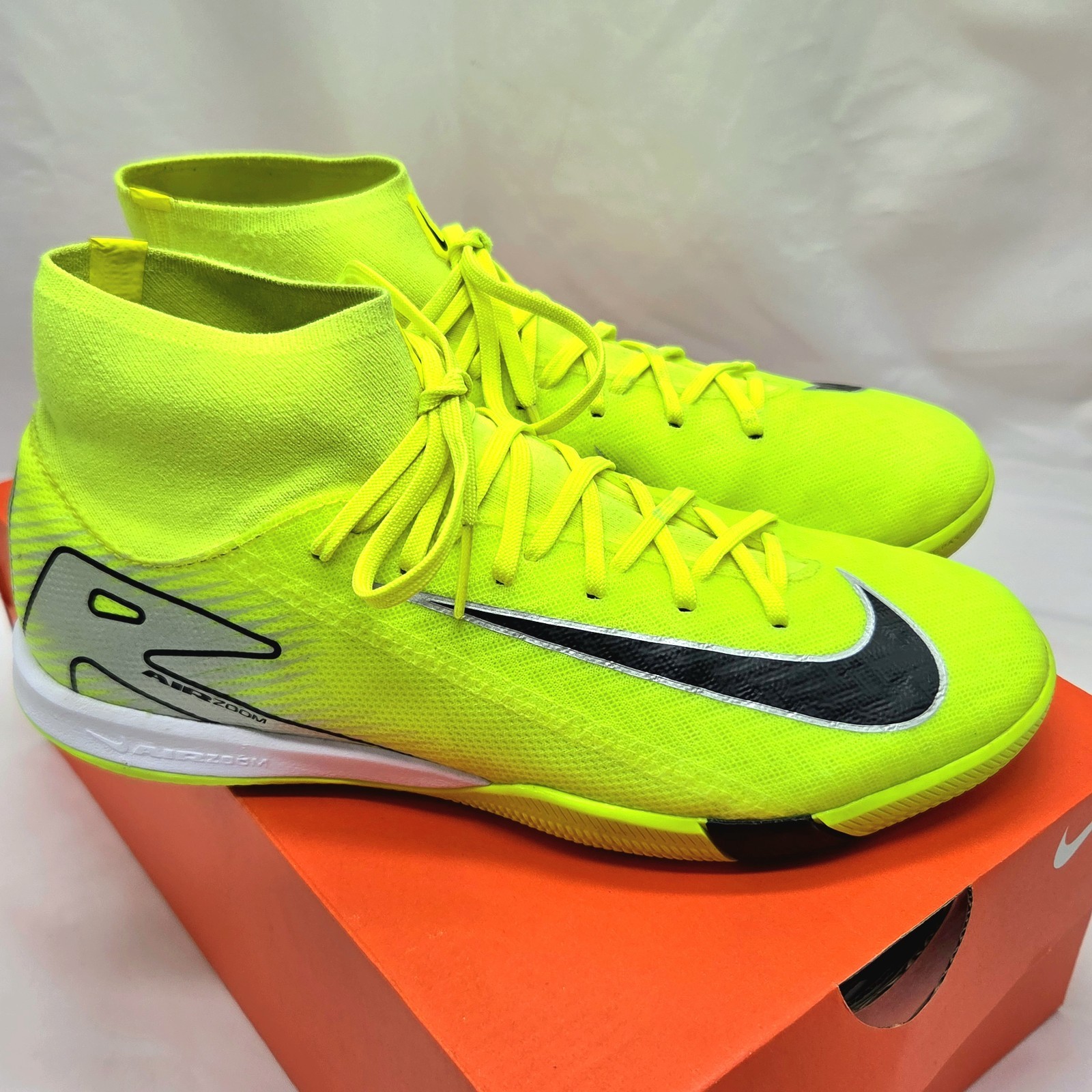 Nike Zoom Mercurial Superfly 10 Academy IC Womens 7 Yellow Black FQ8332-700